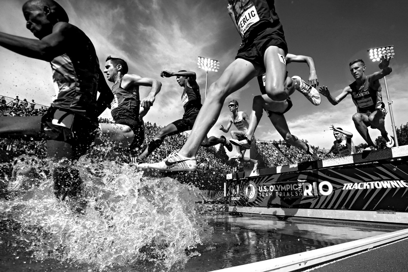 That’s Ferlic’s working half, showing good form by landing in the shallow water. (Photo credit: Getty)